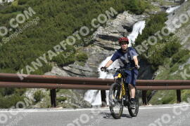 Fotó #3282175 | 29-06-2023 10:43 | Passo Dello Stelvio - Vízesés kanyar Bicajosok