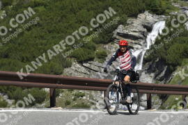Fotó #3517686 | 17-07-2023 11:27 | Passo Dello Stelvio - Vízesés kanyar Bicajosok
