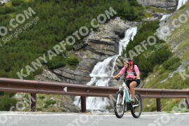 Photo #2689376 | 20-08-2022 11:50 | Passo Dello Stelvio - Waterfall curve BICYCLES