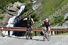 Fotó #2183429 | 25-06-2022 09:23 | Passo Dello Stelvio - Vízesés kanyar Bicajosok