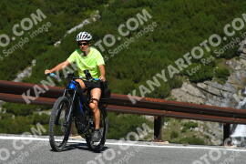 Fotó #4019005 | 22-08-2023 11:01 | Passo Dello Stelvio - Vízesés kanyar Bicajosok