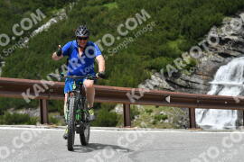 Fotó #2205918 | 29-06-2022 12:59 | Passo Dello Stelvio - Vízesés kanyar Bicajosok