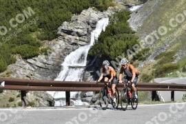 Photo #2076641 | 01-06-2022 10:25 | Passo Dello Stelvio - Waterfall BICYCLE riders