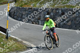 Fotó #3901186 | 15-08-2023 11:30 | Passo Dello Stelvio - Vízesés kanyar Bicajosok