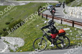 Fotó #3164354 | 18-06-2023 16:37 | Passo Dello Stelvio - Vízesés kanyar Bicajosok