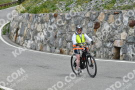 Fotó #2173891 | 21-06-2022 11:30 | Passo Dello Stelvio - Vízesés kanyar Bicajosok