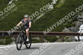 Fotó #3763730 | 08-08-2023 11:56 | Passo Dello Stelvio - Vízesés kanyar Bicajosok