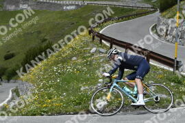 Fotó #3301300 | 01-07-2023 13:40 | Passo Dello Stelvio - Vízesés kanyar Bicajosok