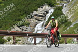 Fotó #2515402 | 05-08-2022 12:11 | Passo Dello Stelvio - Vízesés kanyar Bicajosok