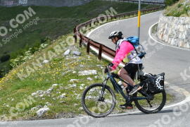 Fotó #2361287 | 20-07-2022 14:53 | Passo Dello Stelvio - Vízesés kanyar Bicajosok