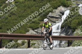 Photo #3253823 | 27-06-2023 11:06 | Passo Dello Stelvio - Waterfall curve BICYCLES