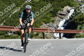 Photo #2183381 | 25-06-2022 09:20 | Passo Dello Stelvio - Waterfall curve BICYCLES