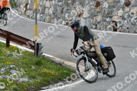 Fotó #2132001 | 16-06-2022 15:21 | Passo Dello Stelvio - Vízesés kanyar Bicajosok