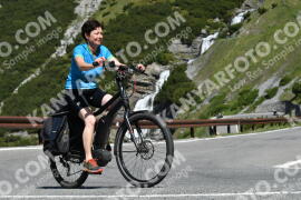 Fotó #2159359 | 19-06-2022 10:45 | Passo Dello Stelvio - Vízesés kanyar Bicajosok