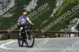 Fotó #2382149 | 24-07-2022 10:54 | Passo Dello Stelvio - Vízesés kanyar Bicajosok