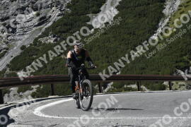 Fotó #2734596 | 24-08-2022 14:01 | Passo Dello Stelvio - Vízesés kanyar Bicajosok
