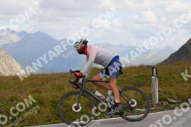 Photo #3932067 | 18-08-2023 11:00 | Passo Dello Stelvio - Peak BICYCLES