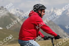 Foto #3121822 | 17-06-2023 10:33 | Passo Dello Stelvio - die Spitze BICYCLES