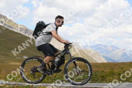 Foto #3939186 | 18-08-2023 14:14 | Passo Dello Stelvio - die Spitze BICYCLES