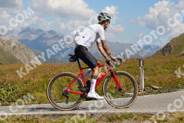 Photo #3911669 | 16-08-2023 11:18 | Passo Dello Stelvio - Peak BICYCLES