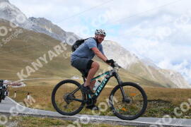 Photo #4296301 | 20-09-2023 12:32 | Passo Dello Stelvio - Peak BICYCLES