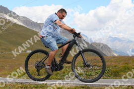 Foto #3829710 | 12-08-2023 11:29 | Passo Dello Stelvio - die Spitze BICYCLES