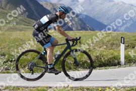 Photo #3215024 | 24-06-2023 16:50 | Passo Dello Stelvio - Peak BICYCLES