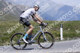Photo #3243604 | 26-06-2023 13:05 | Passo Dello Stelvio - Peak BICYCLES