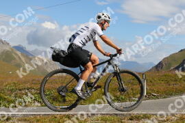 Foto #3829087 | 12-08-2023 10:17 | Passo Dello Stelvio - die Spitze BICYCLES