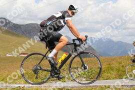 Photo #3920568 | 17-08-2023 12:18 | Passo Dello Stelvio - Peak BICYCLES