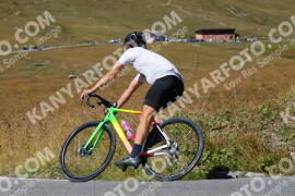 Foto #2700464 | 21-08-2022 14:26 | Passo Dello Stelvio - die Spitze BICYCLES