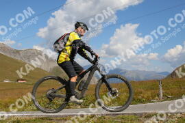 Photo #3911907 | 16-08-2023 11:33 | Passo Dello Stelvio - Peak BICYCLES