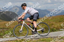 Foto #3937302 | 18-08-2023 13:13 | Passo Dello Stelvio - die Spitze BICYCLES