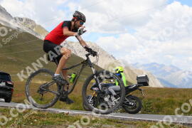 Foto #3939179 | 18-08-2023 14:14 | Passo Dello Stelvio - die Spitze BICYCLES