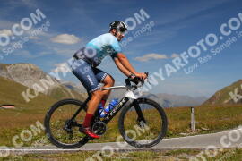 Photo #3964369 | 19-08-2023 13:02 | Passo Dello Stelvio - Peak BICYCLES