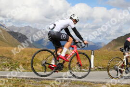 Photo #4293169 | 19-09-2023 13:30 | Passo Dello Stelvio - Peak BICYCLES
