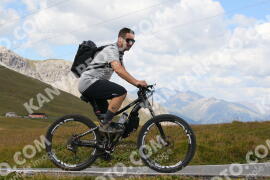Foto #3939188 | 18-08-2023 14:14 | Passo Dello Stelvio - die Spitze BICYCLES